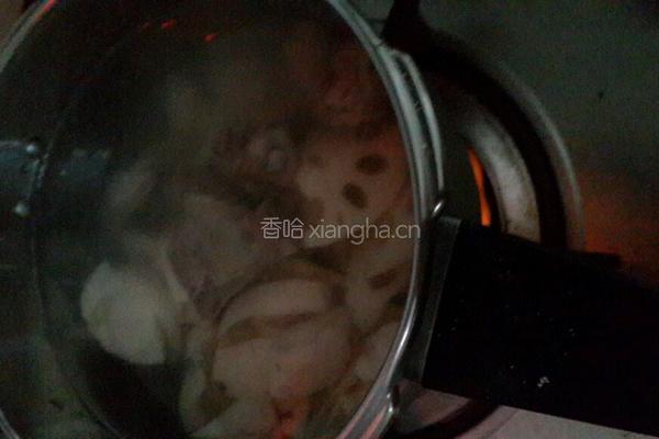 莲藕骨头汤的做法图解4