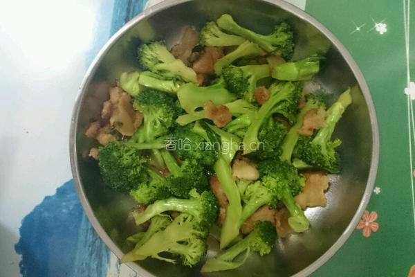 西兰花炒五花肉的做法图解3
