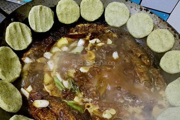 大铁锅贴饼子熬小鱼的做法图解4