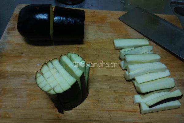 豆瓣酱炒茄子的做法图解3