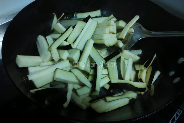 豆瓣酱炒茄子的做法图解8