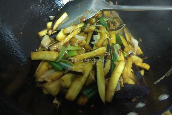 豆瓣酱炒茄子的做法图解9