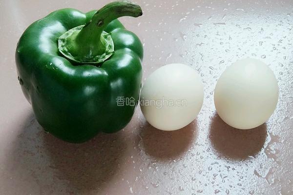甜椒炒鸡蛋的做法图解1