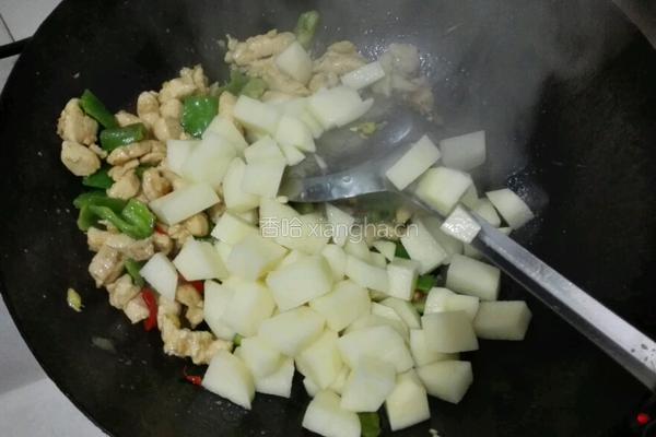 土豆炒鸡胸肉的做法图解7