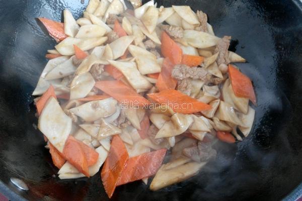 三椒杏鲍菇炒肉的做法图解4