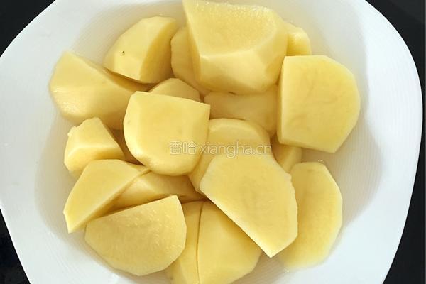 狗肉炆土豆的做法图解2