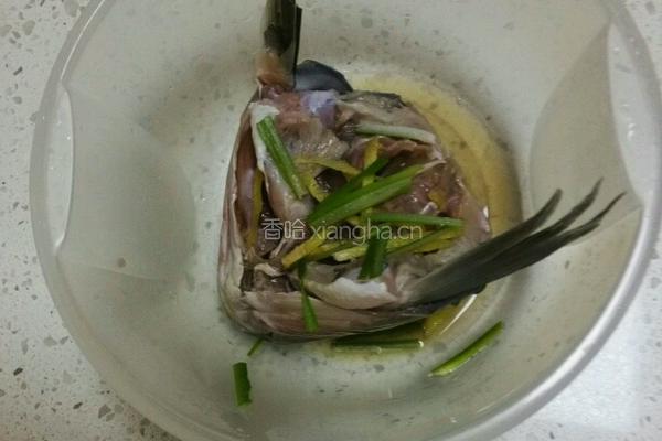 鱼头豆腐汤的做法图解1