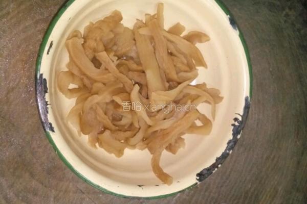 五花肉卷罗卜干的做法图解4