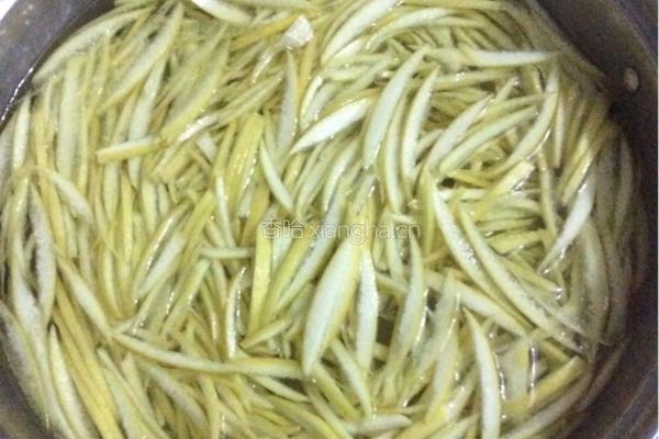 柚子皮炒肉的做法图解1