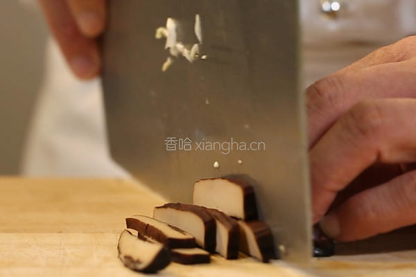 香干炒圆白菜的做法图解2