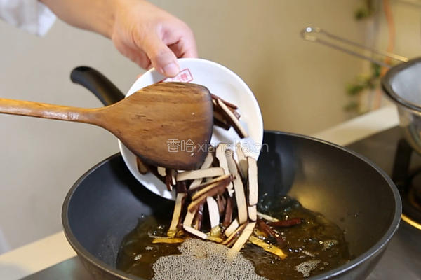 香干炒圆白菜的做法图解4