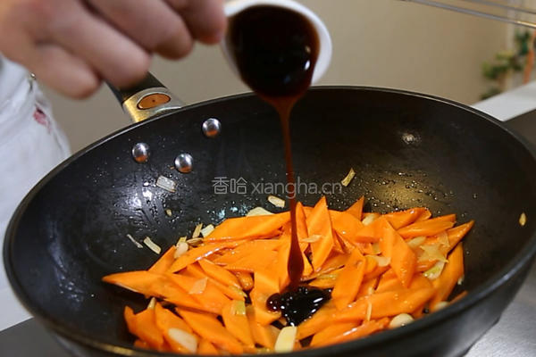 杏鲍菇炒胡萝卜的做法图解6