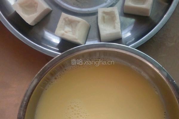 豆腐酿鱼蒸蛋的做法图解2