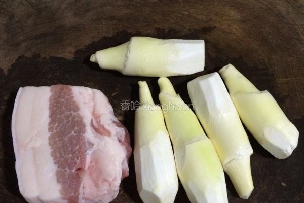 五花肉炒茭白的做法图解1