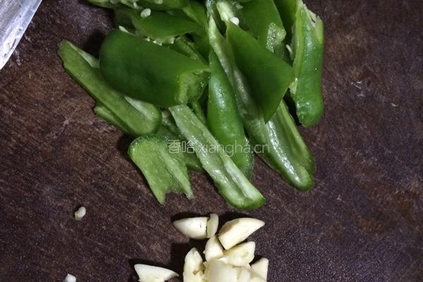 五花肉炒茭白的做法图解3