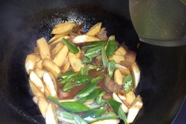 五花肉炒茭白的做法图解8