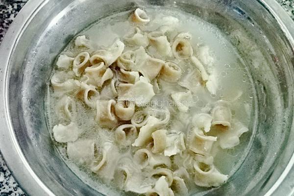 剁椒芹菜炒粉肠的做法图解4