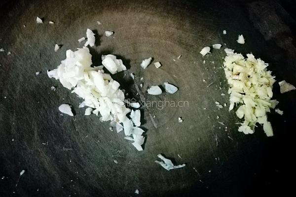 剁椒芹菜炒粉肠的做法图解6