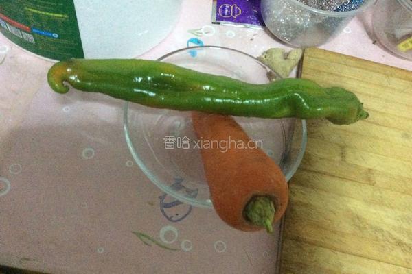 胡萝卜青椒面饼的做法图解2