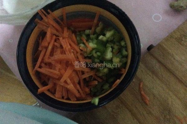 胡萝卜青椒面饼的做法图解3