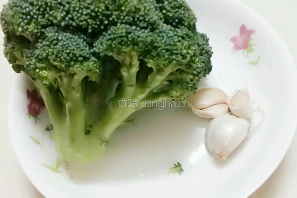 蒜蓉西兰花的做法图解1