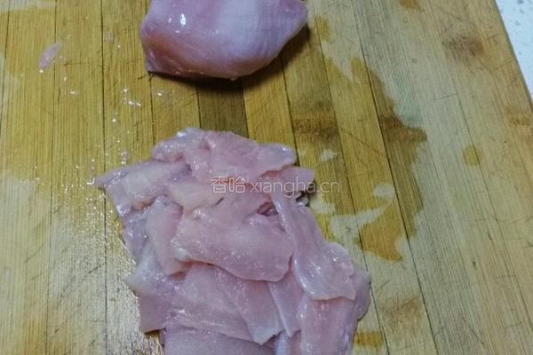 青笋鸡蛋炒肉片的做法图解2