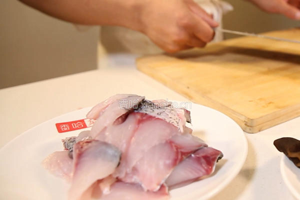 湘味上汤浸鲜鱼的做法图解1