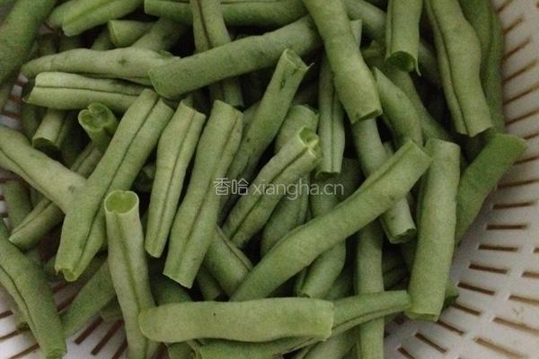油焖无筋豆的做法图解1