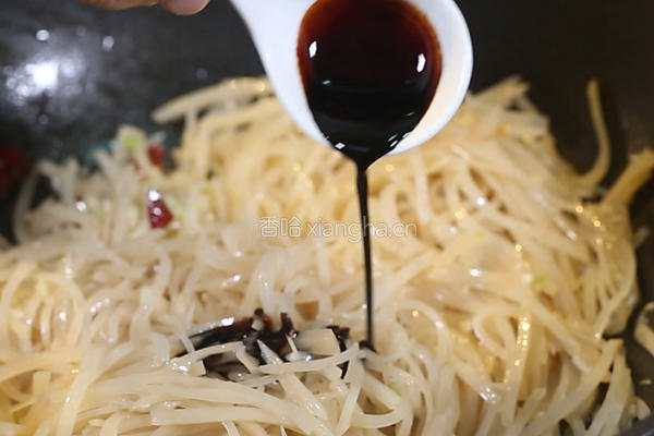 黄豆炒水疙瘩的做法图解7