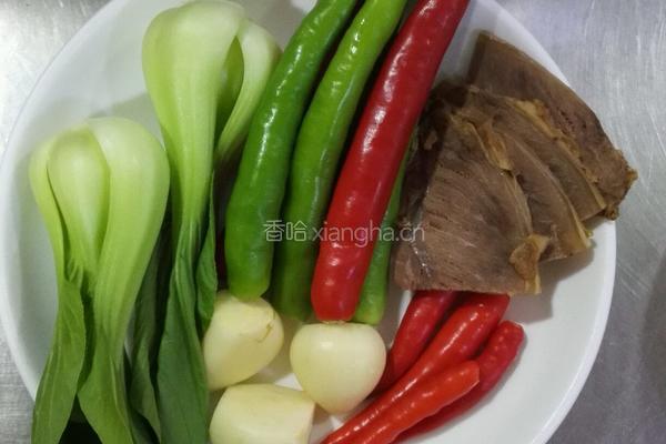 鲜椒牛肉面的做法图解1