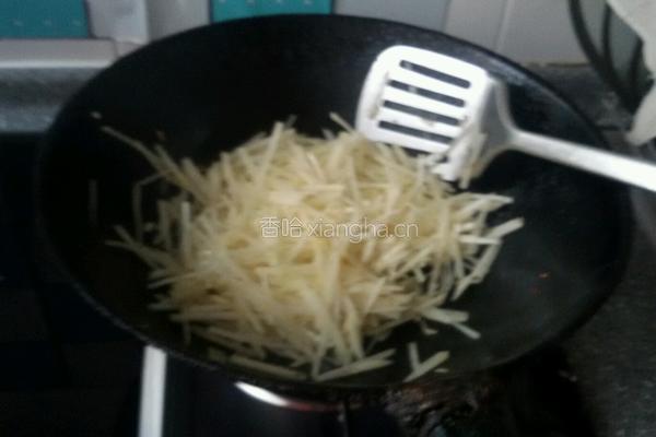 老陈醋爆炒土豆丝的做法图解3