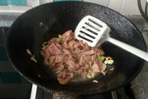 肉片炒蒜黄的做法图解2