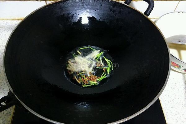 蒜香胡萝卜粉丝的做法图解3