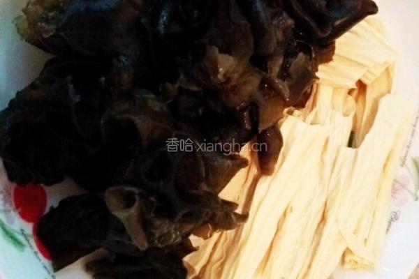 木耳腐竹炒粉丝的做法图解1