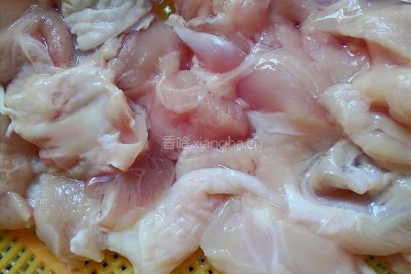 毛豆炒鸡腿肉的做法图解1