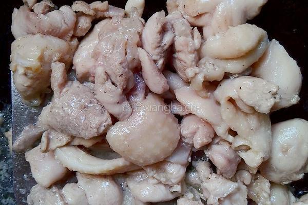 毛豆炒鸡腿肉的做法图解3