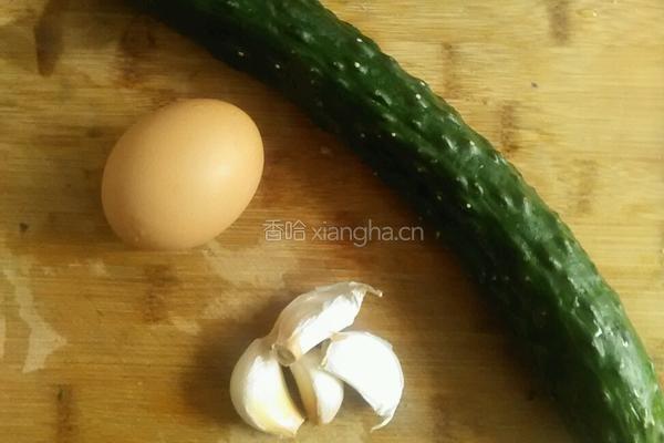 减肥餐。蛋炒黄瓜的做法图解1