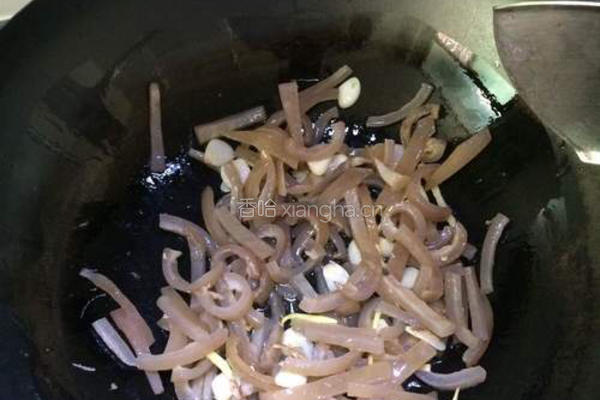 猪皮炒酸豆角的做法图解6