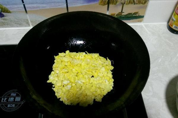 韭菜盒子的做法图解1