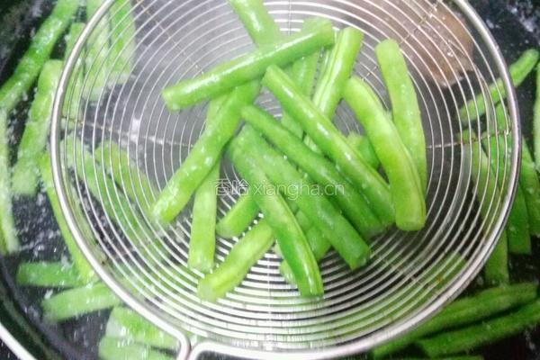 四季豆炒腊肉的做法图解3
