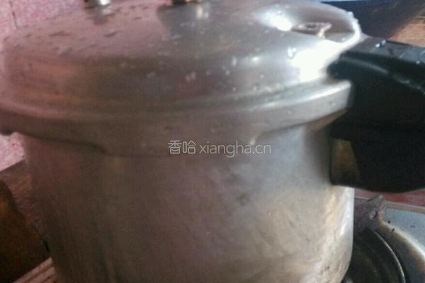 骨头莲藕汤的做法图解4