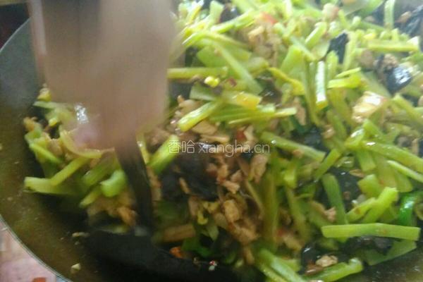 木耳莴笋炒肉的做法图解5