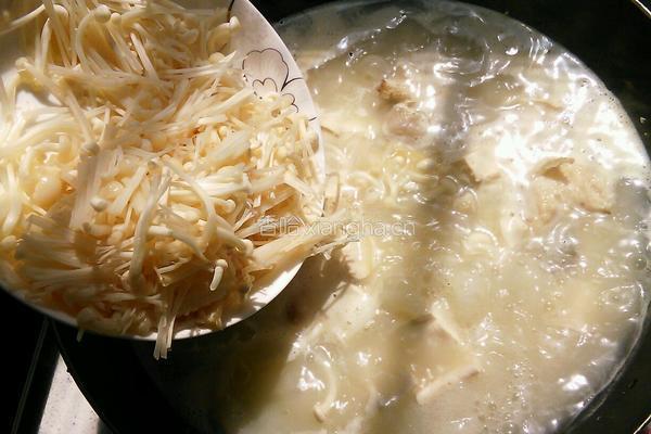 鱼头豆腐金针菇汤的做法图解3