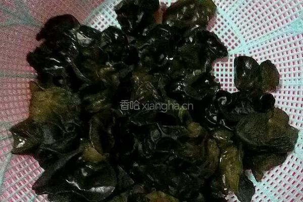 木耳鸡蛋蒸饺的做法图解1