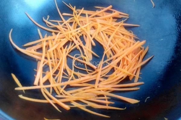 金枪鱼寿司的做法图解2