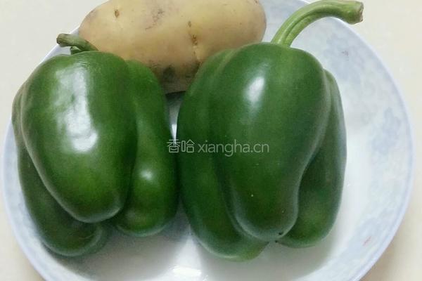 甜椒土豆丝的做法图解1
