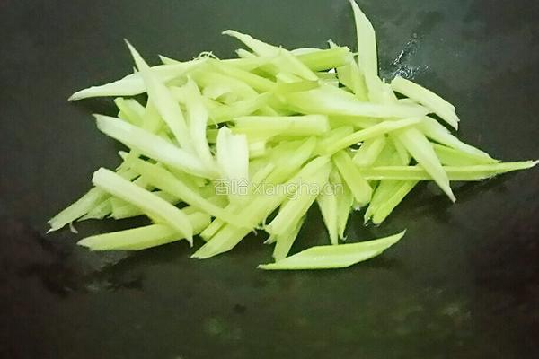 芹菜炒木耳的做法图解5