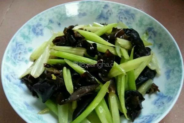芹菜炒木耳