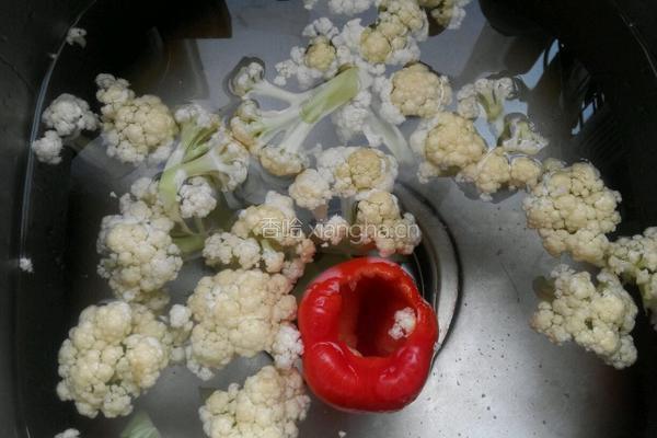 小炒菜花的做法图解2