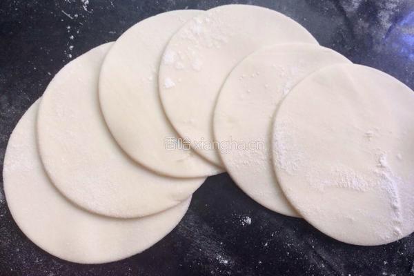 烫面月牙饺的做法图解9